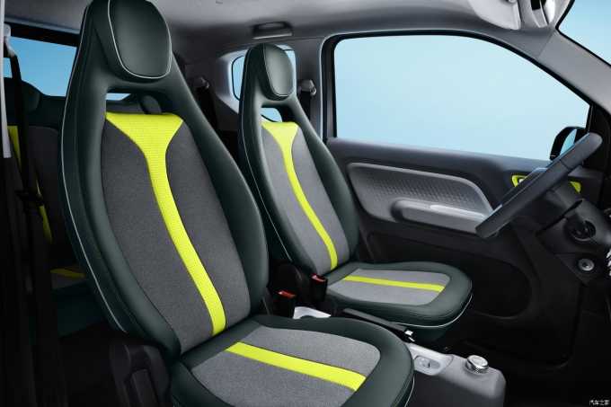 Ghế xe kiểu thể thao, với điểm nhấn màu sắc nổi bật. Ảnh: Wuling