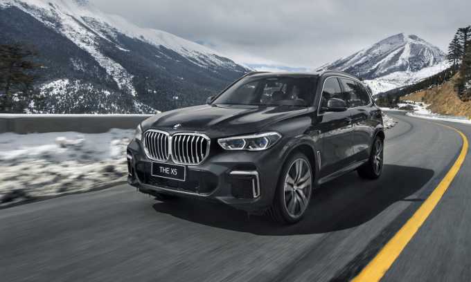 BMW X5 Li không nhiều khác biệt về ngoại hình, bởi tập trung vào không gian nội thất. Ảnh: BMW
