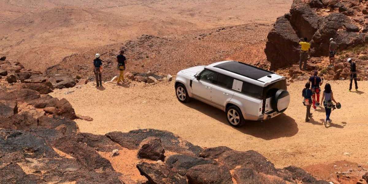 Land Rover giới thiệu Defender 130 mới