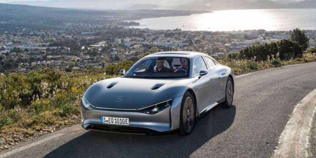 Mercedes Vision EQXX concept hoàn thành 1000 km sau một lần sạc