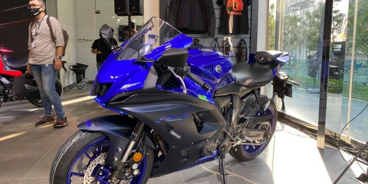 Yamaha R7 – “Hoa hậu” lẻ bóng trong lễ ra mắt Revzone Yamaha Motor