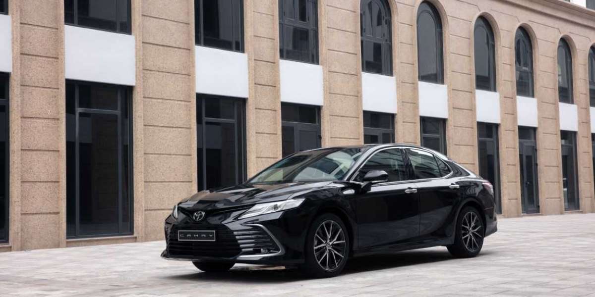 Toyota Camry 2022 ra mắt: Trang bị khủng, giá bán cao và thêm bản hybrid