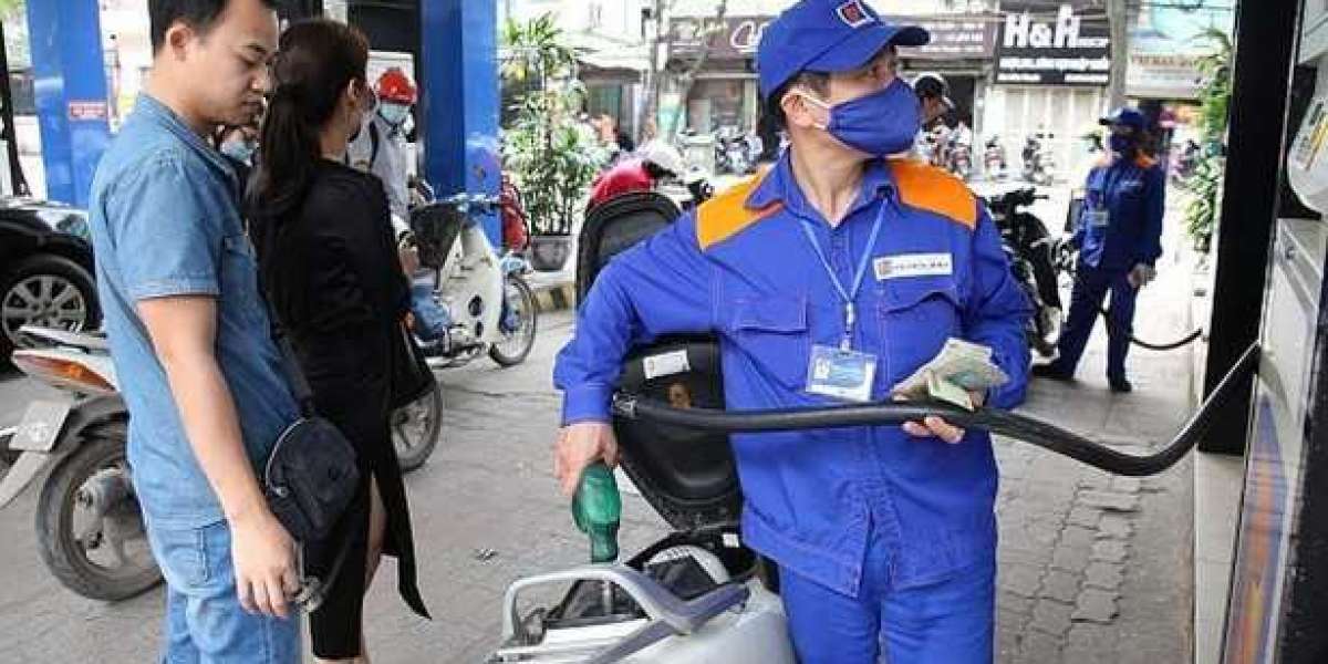 Giá xăng dầu lại đồng loạt tăng mạnh