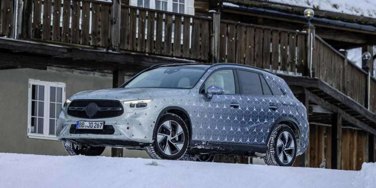 Mercedes công bố hình ảnh chính thức của Mercedes-Benz GLC 2023