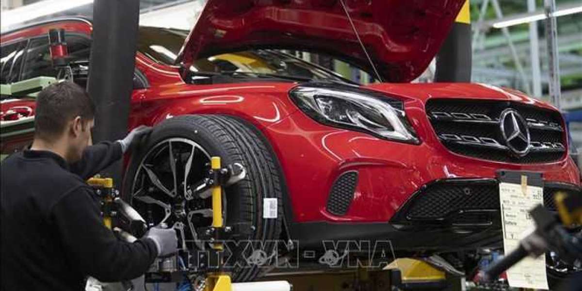 Hãng ô tô Đức Daimler tự sản xuất động cơ điện