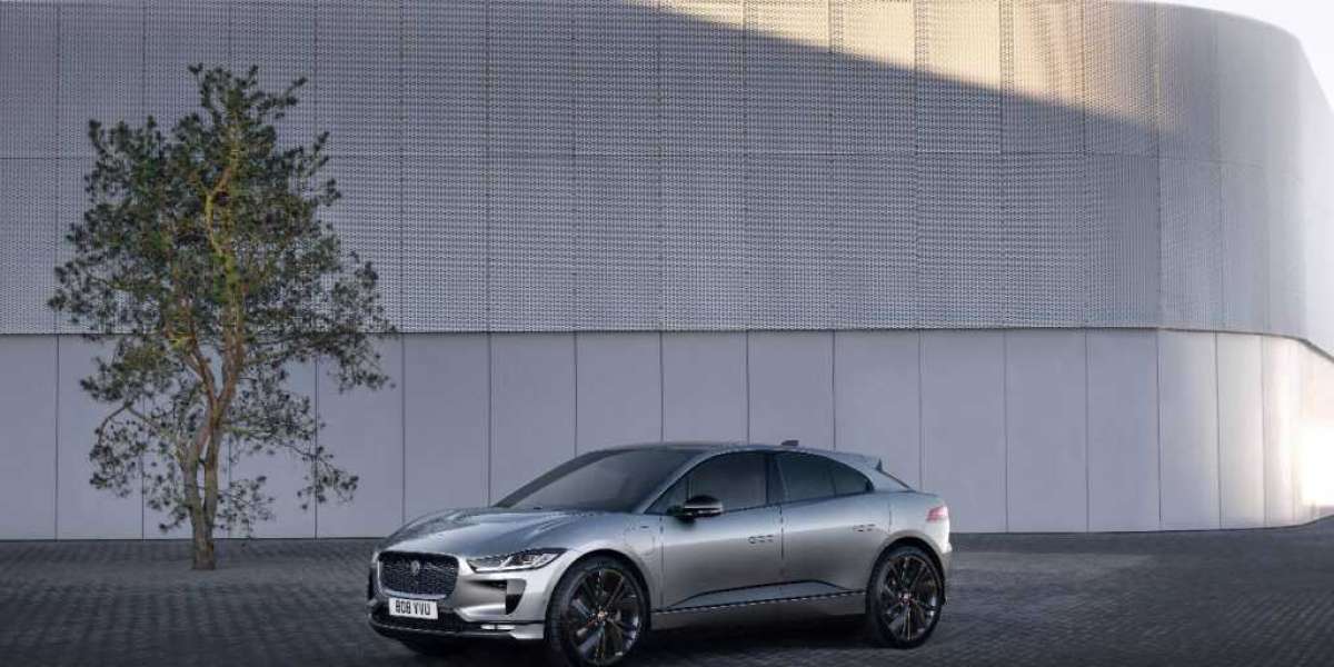 Jaguar Land Rover cam kết giảm khí thải vào năm 2023