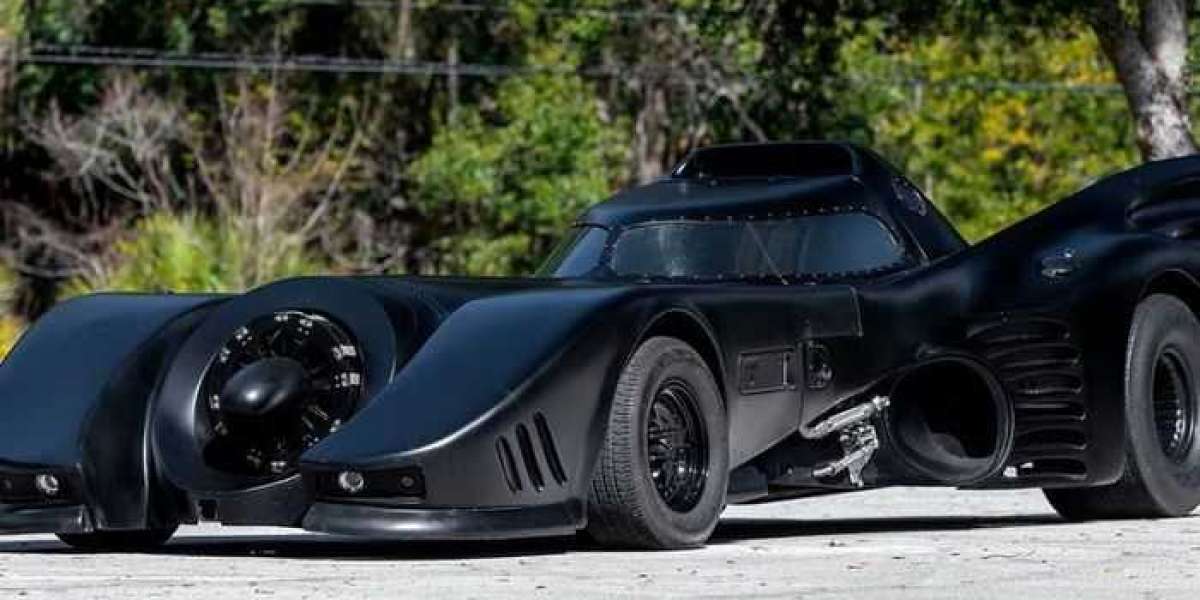 Siêu xe Batmobile kèm ‘siêu anh hùng’ Batman ngồi ghế khách được đấu giá