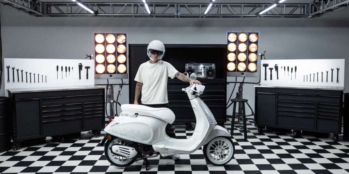 Justin Bieber và Vespa: Khi thần tượng và biểu tượng gặp nhau, điều gì sẽ xảy ra?