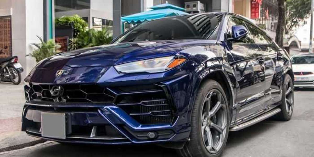 Cận cảnh Lamborghini Urus màu độc tại TP.HCM