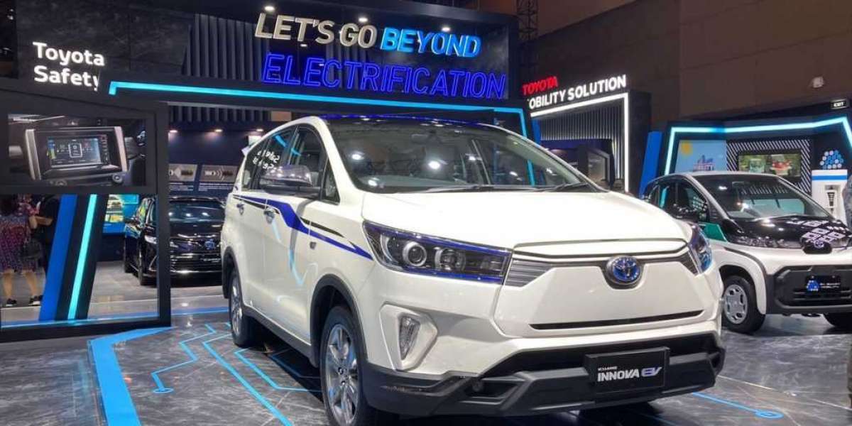 Toyota bất ngờ trình diễn Innova EV chạy điện tại Đông Nam Á
