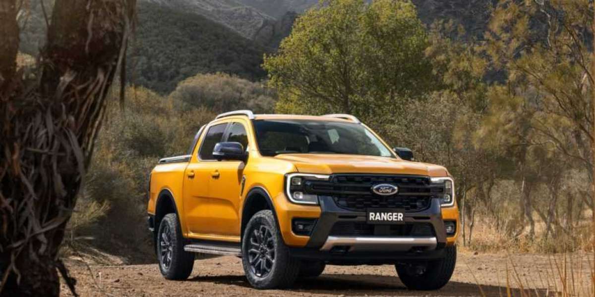 Ford Ranger ra mắt thế hệ mới: Mạnh mẽ hơn, tiện nghi hơn