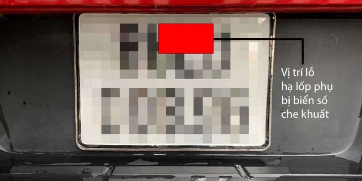Cẩn trọng tình huống xe bán tải không tháo được lốp dự phòng do vướng biển số