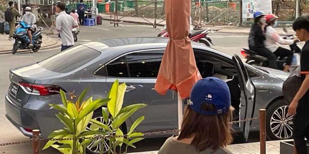 Toyota Corolla Altis 2022 bất ngờ “dạo” phố Việt