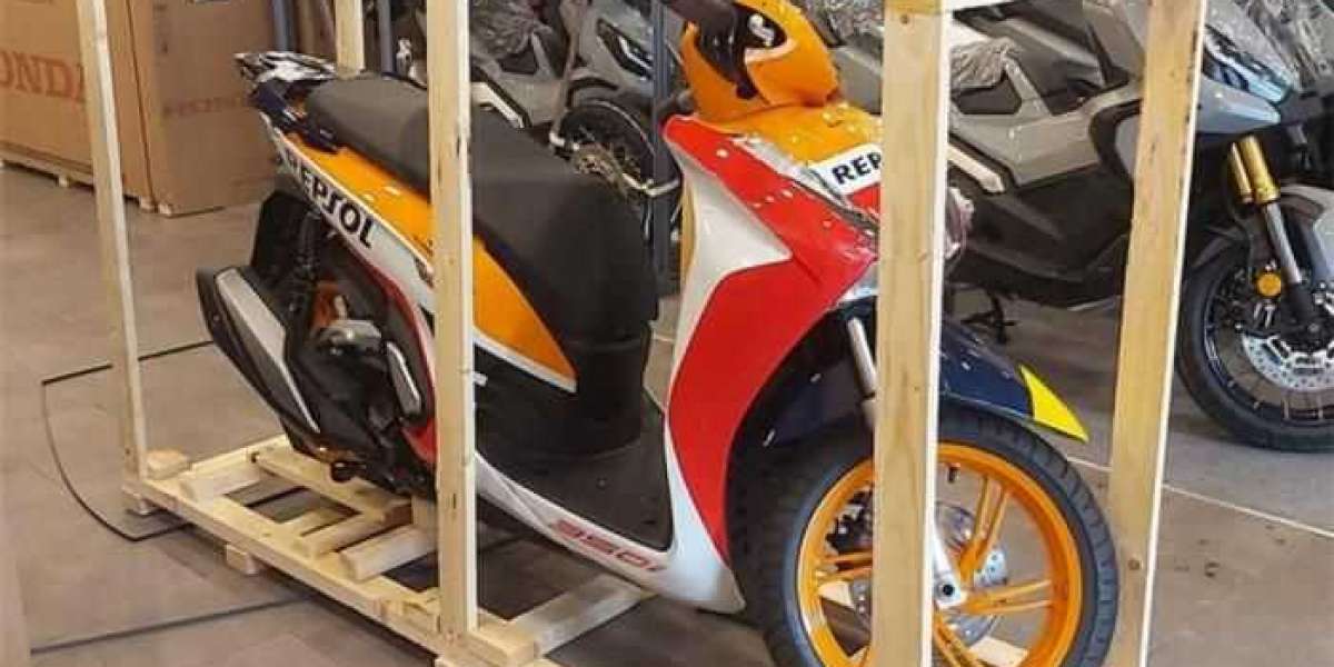 Honda SH 350i Repsol nhập Ý đầu tiên về Việt Nam, giá ngang Hyundai Grand i10