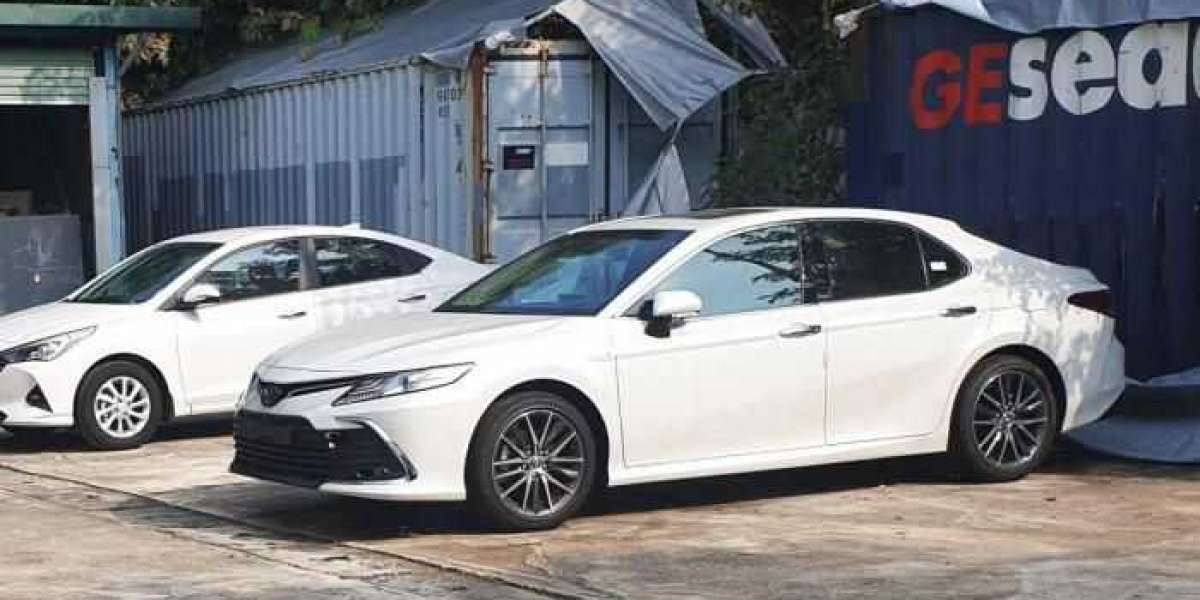 Toyota Camry hybrid vừa ra mắt tại Thái Lan bất ngờ xuất hiện tại Việt Nam