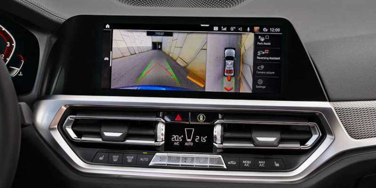 Thiếu chip, hàng loạt xe sang BMW bị cắt bỏ màn hình cảm ứng