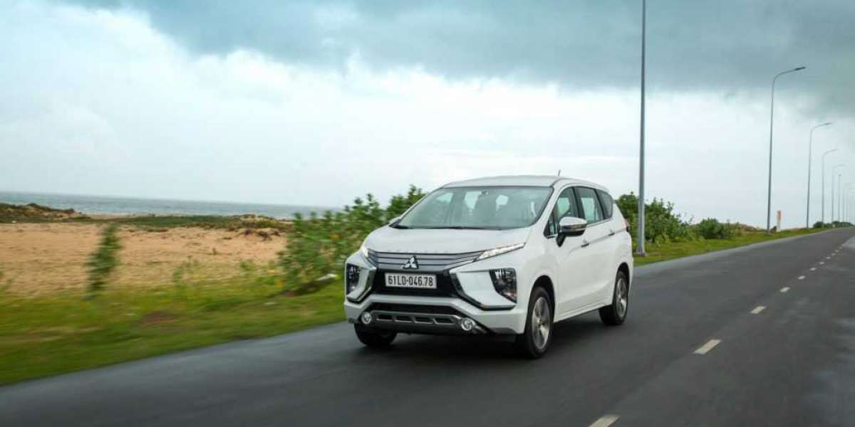 Mitsubishi Xpander giảm giá kịch sàn, Toyota Veloz vừa ra mắt đã hoang mang
