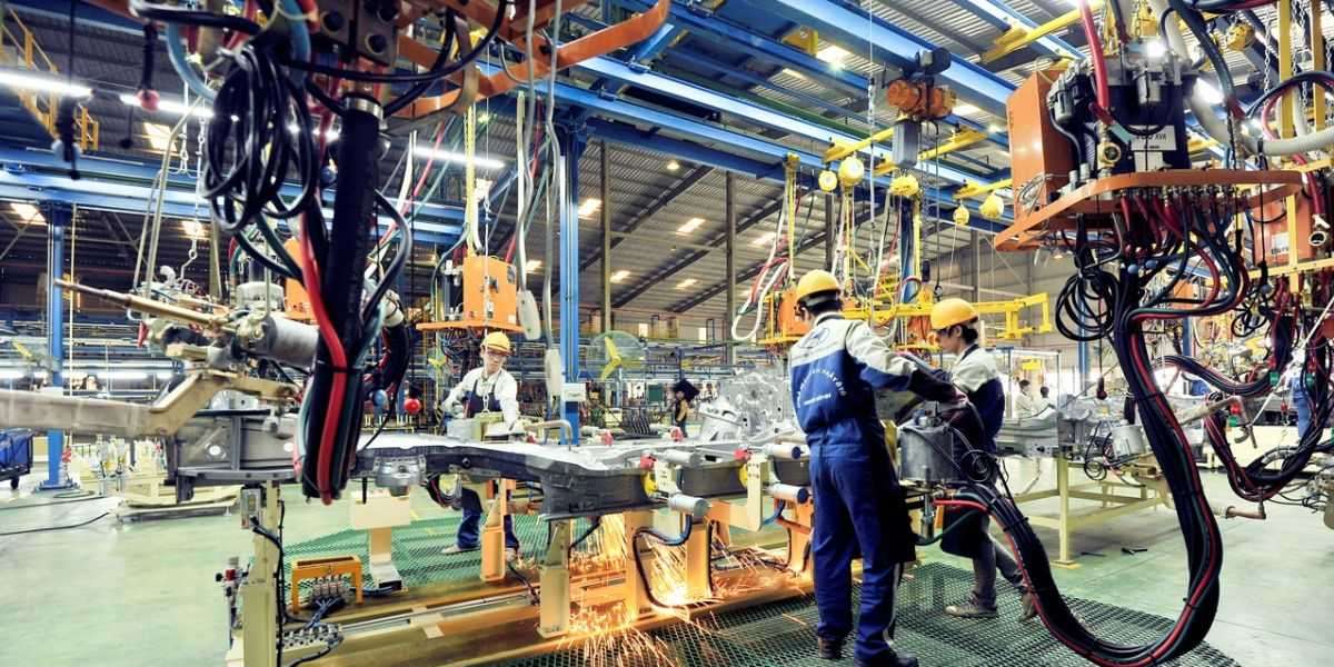 Ô tô sản xuất, lắp ráp trong nước tiếp tục được ưu ái
