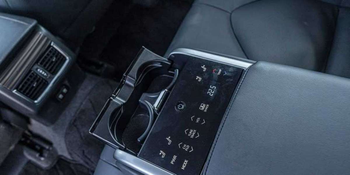 So sánh Toyota Camry và Mazda 6: Người dùng cần gì trong không gian nội thất xe hạng D?