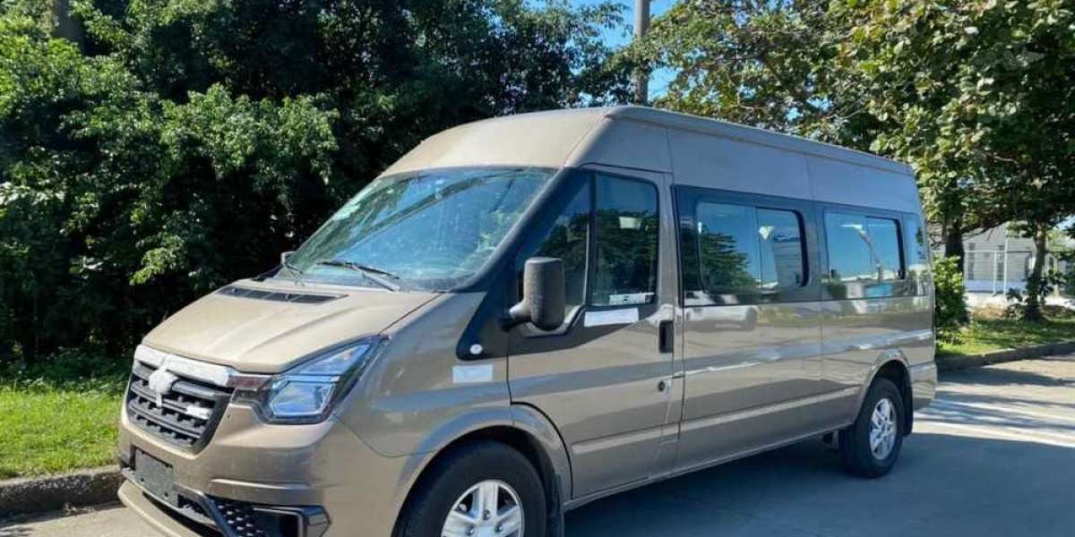 Ford Transit 2022 bất ngờ lộ diện tại Việt Nam