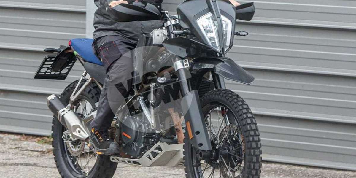 KTM 390 Enduro lộ diện với trang bị vành nan lốp gai