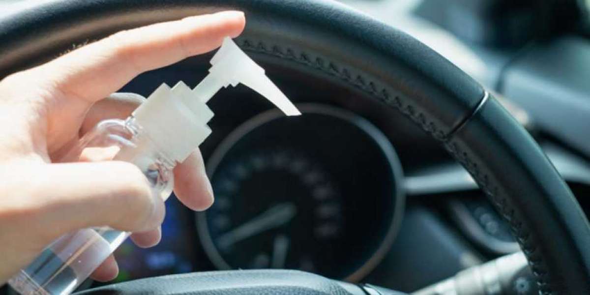 Cách hạn chế dung dịch sát khuẩn ngừa Covid-19 gây hại nội thất ô tô