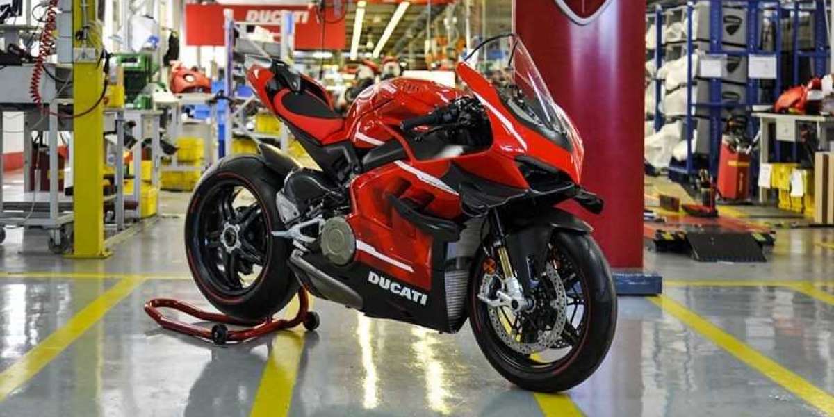 Siêu xe Ducati Superleggera V4 gây sốt với màu sơn của Lamborghini