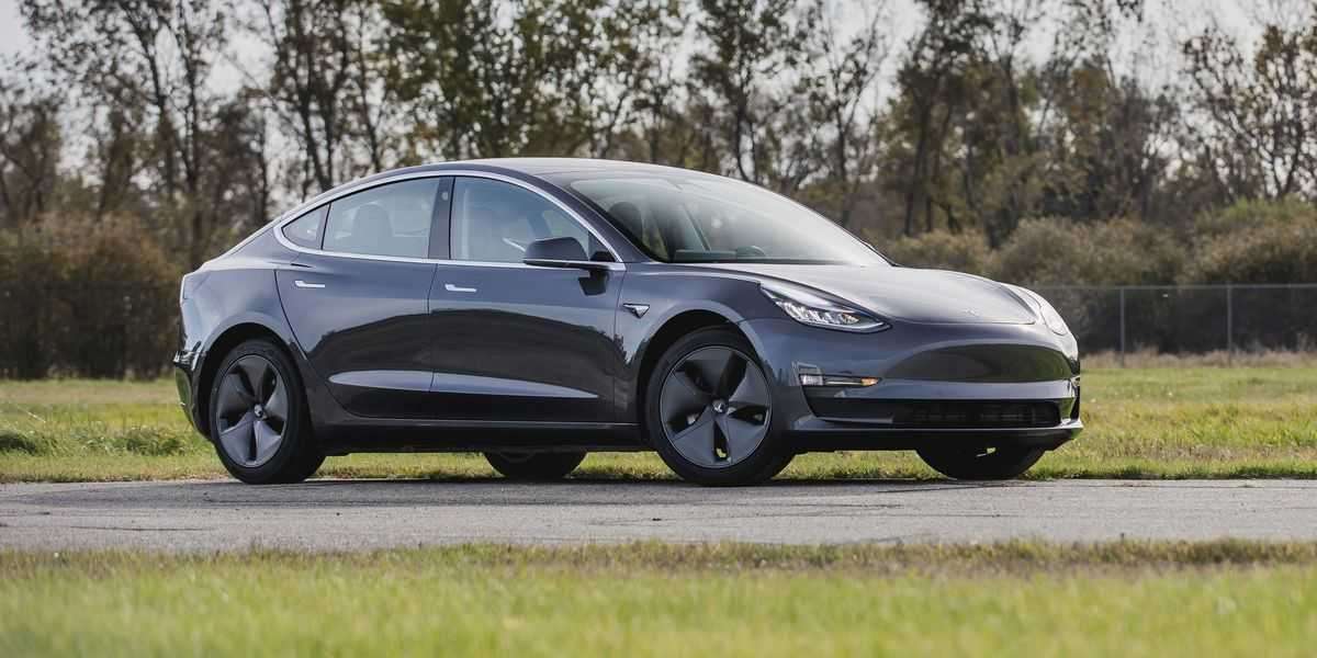 Tesla Model 3 cháy hàng tại Singapore
