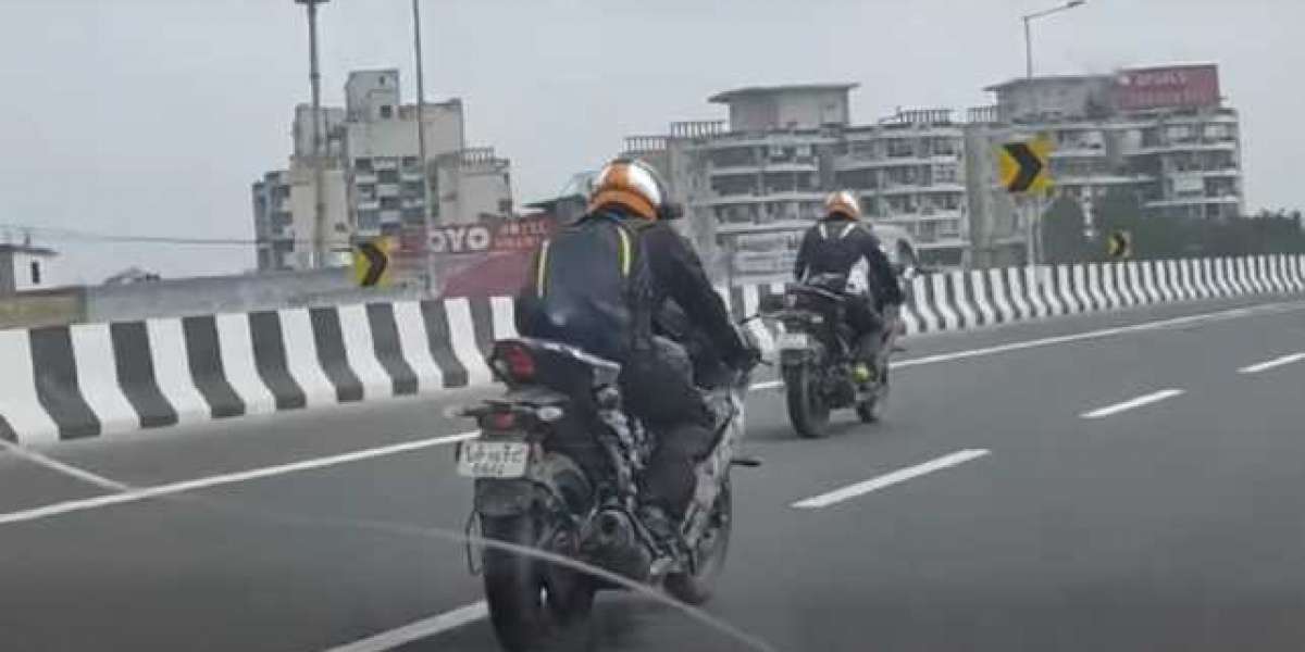 Yamaha R15 v4 bị bắt gặp khi chạy thử ở Ấn Độ