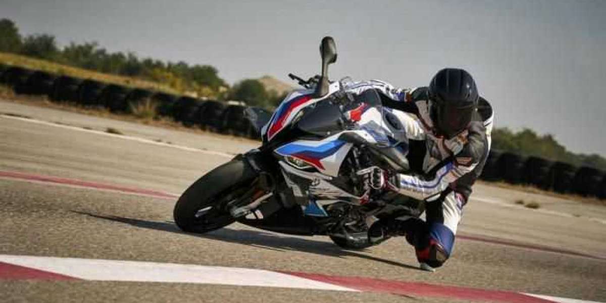 BMW M 1000 RR ra mắt tại Philippines, giá 1,41 tỷ đồng
