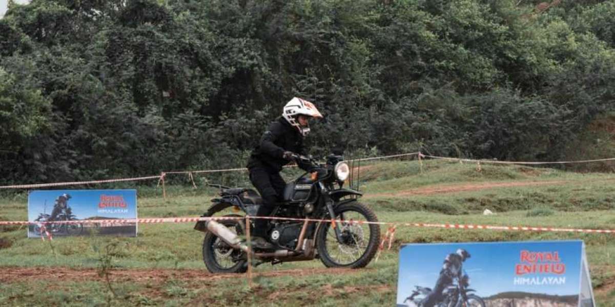 Trải nghiệm “xế phượt” Royal Enfield Himalayan trên đường track off-road chuyên nghiệp tại Hà Nội