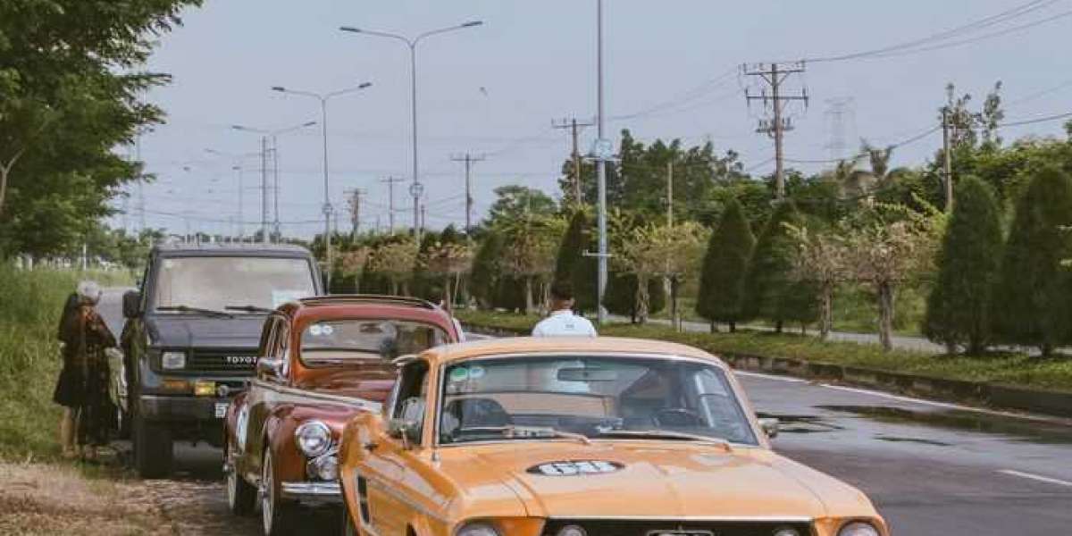 Loạt xe cổ cực hiếm xuống phố ở Sài Gòn