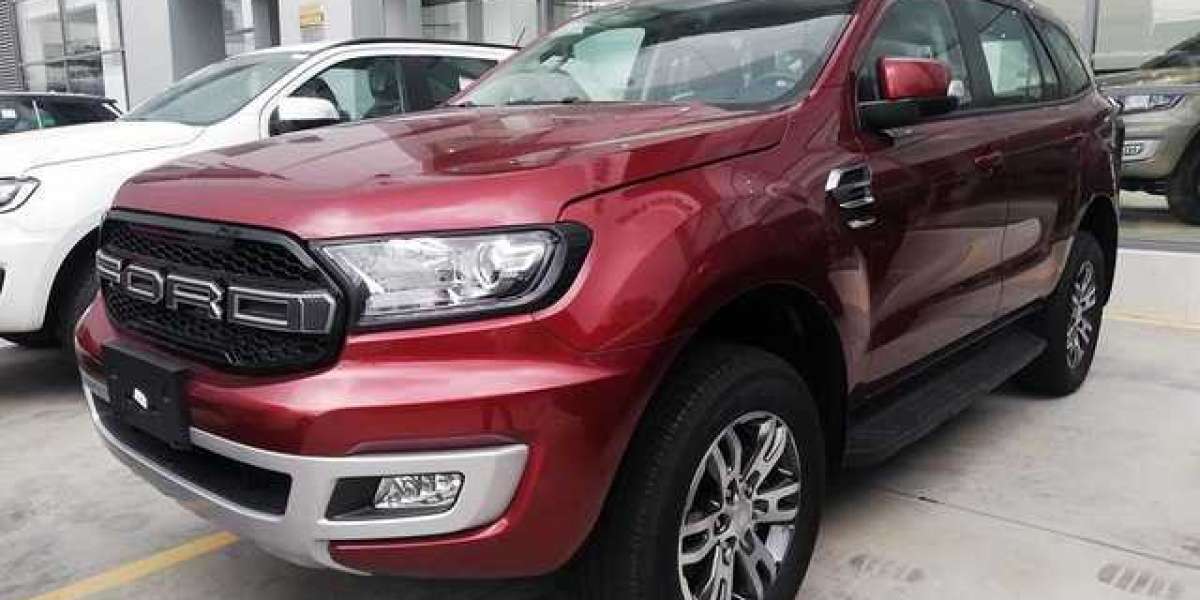 Ford Everest giảm giá lên tới trăm triệu đồng tại đại lý