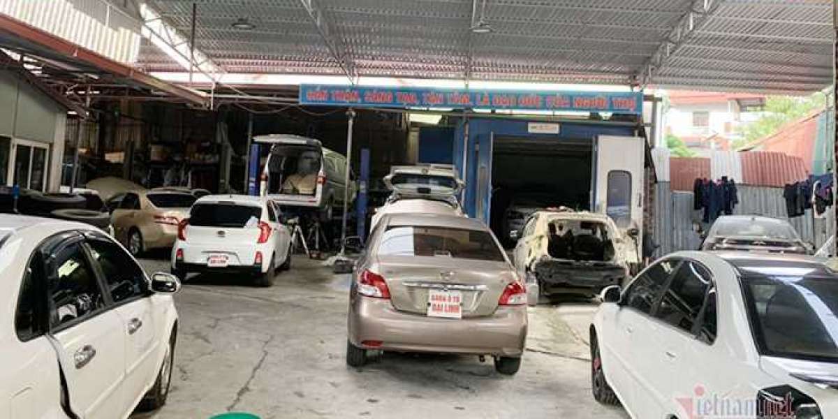 Được mở cửa trở lại, chủ gara vừa mừng vừa lo