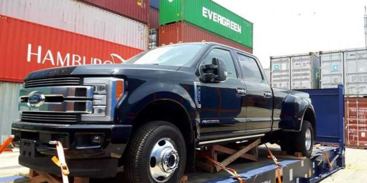 Siêu bán tải Ford F-350 cập cảng Việt Nam