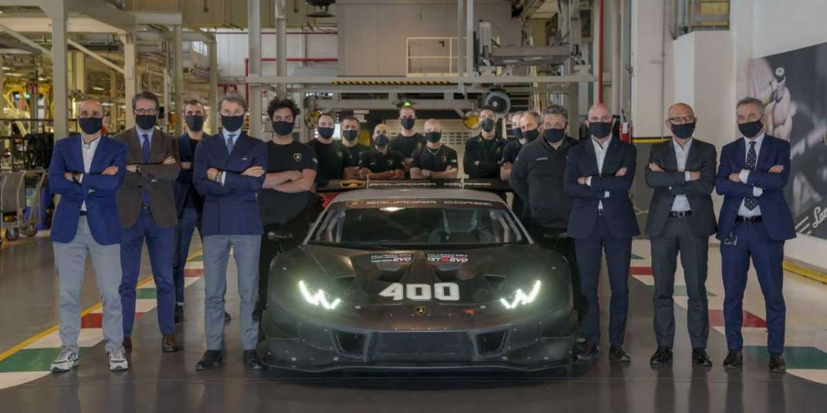 Lamborghini vinh danh mẫu xe Huracan phiên bản xe đua thứ 400