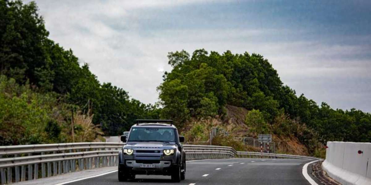 Land Rover Defender sẽ có thêm bản chạy điện