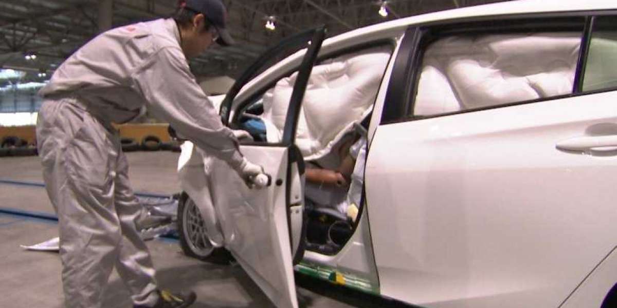 [P1] Lãnh đạo Toyota: Không đeo dây bảo hiểm, túi khí sẽ vẫn nổ!