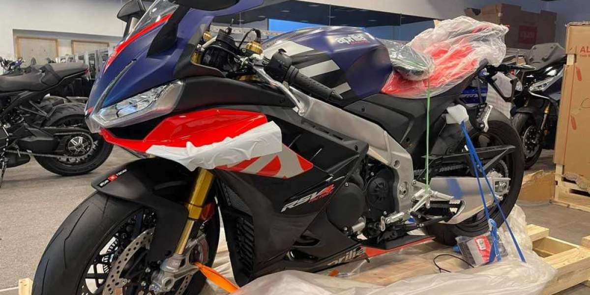 Siêu phẩm Aprilia RSV4 Factory 2021 có mặt tại Việt Nam