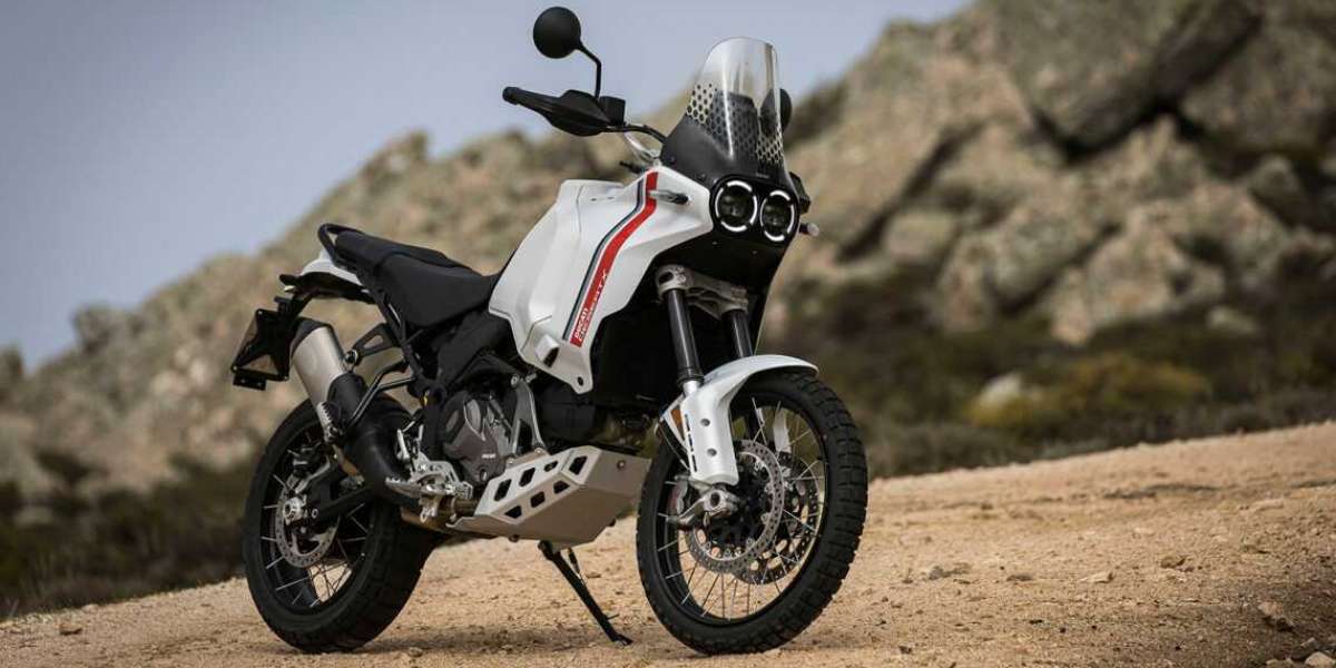 Ducati mở bán 2 mô tô mới tại Việt Nam