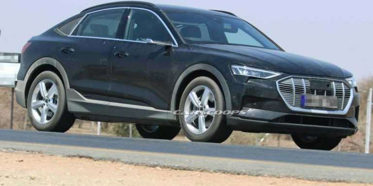 Audi e-Tron Sportback 2020 lộ diện trên đường chạy thử, gần như không che chắn
