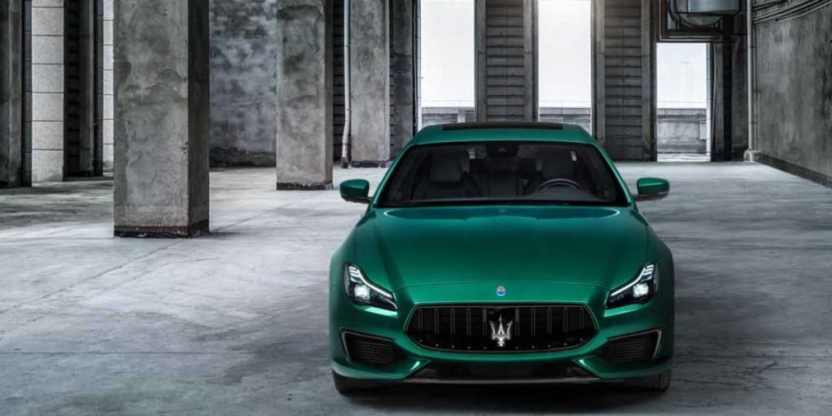 Maserati ra mắt Quattroporte và Ghibli Trofeo mới