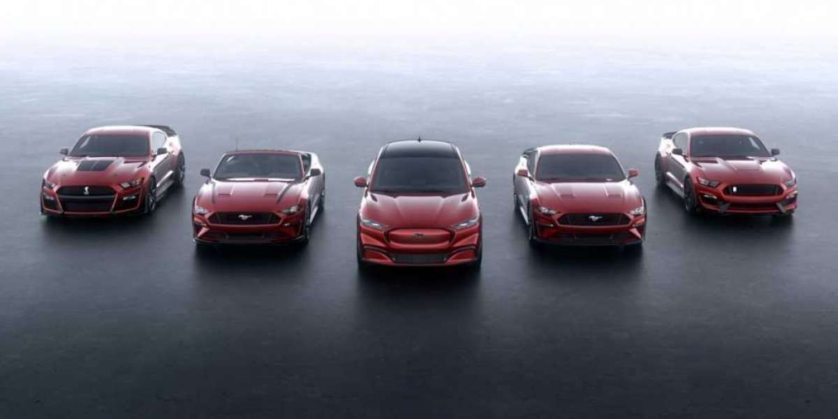 Ford Mustang Mach-E chính thức ra mắt: SUV thuần điện “cơ bắp” với nội thất tối giản