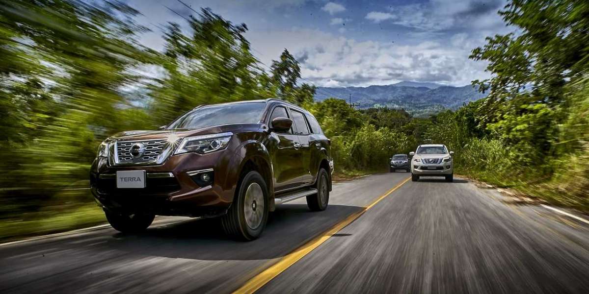 Giá Nissan Terra giảm 100 triệu đồng, tặng kèm phụ kiện