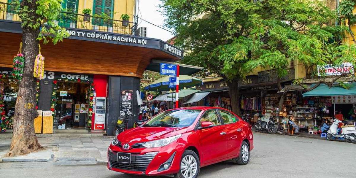 Doanh số bán hàng Toyota tháng 4 giảm 33%