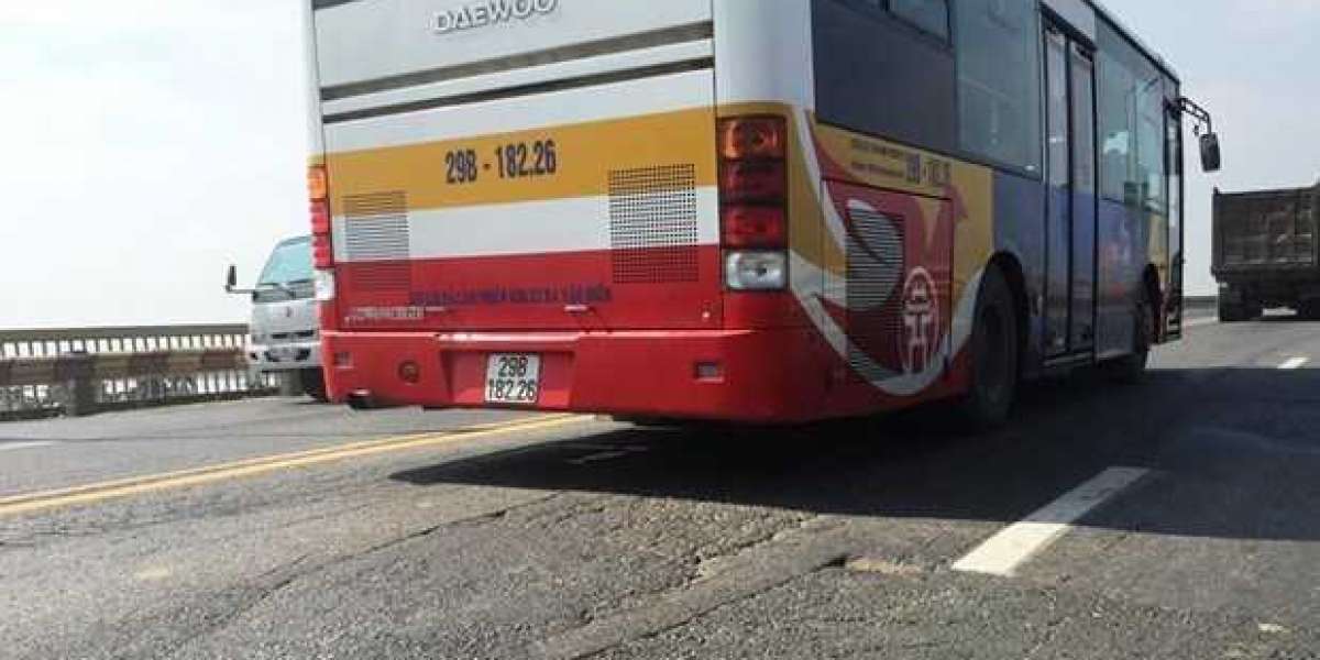 ”Nắn” lộ trình 16 tuyến xe buýt để sửa chữa mặt cầu Thăng Long