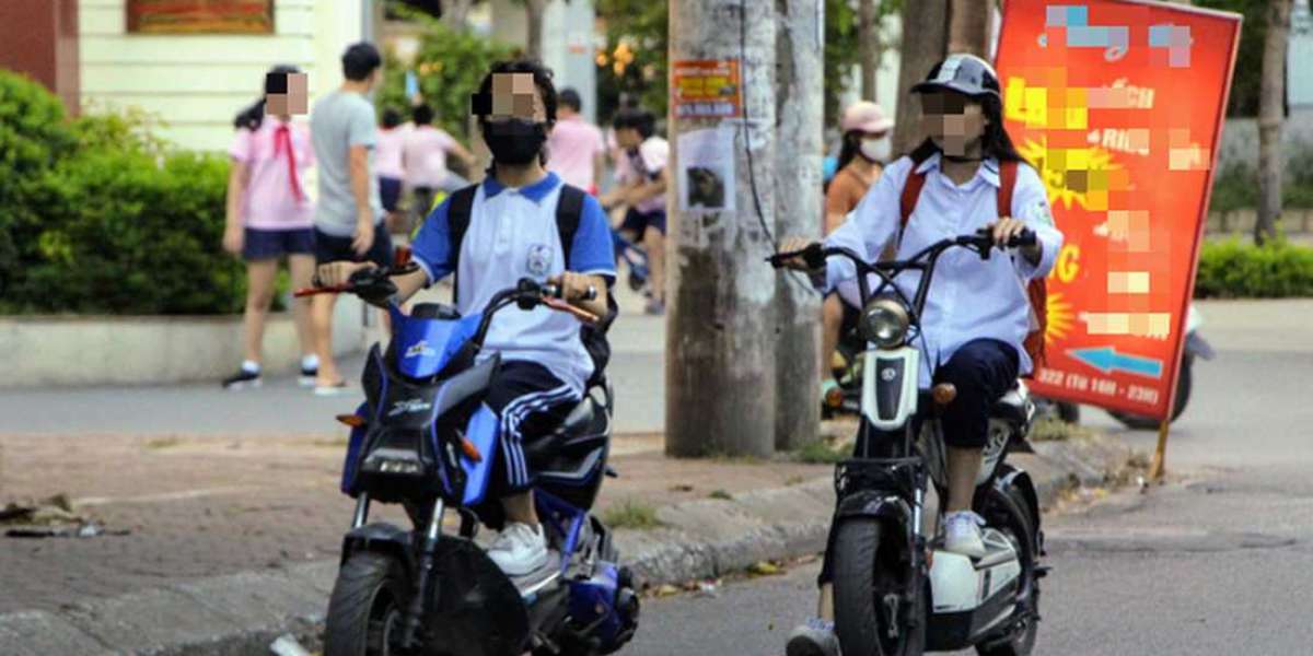 Học sinh phải có giấy phép lái xe mới được đi xe đạp điện, xe máy