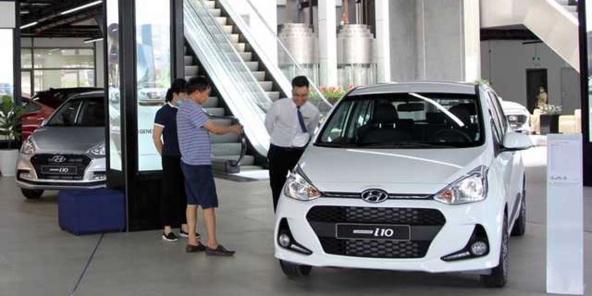Ô tô tăng giá từng ngày sau khi chốt giảm 50% lệ phí trước bạ