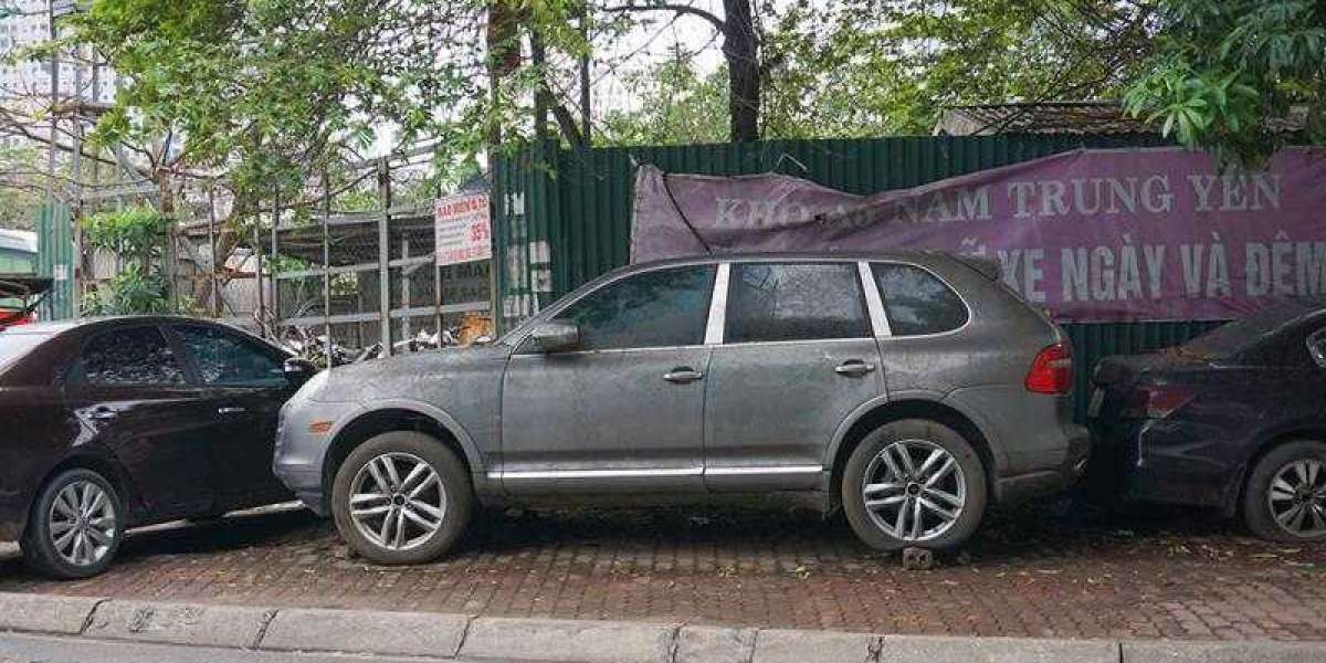‘Tuyệt phẩm’ Porsche Cayenne bị xếp xó ở Hà Nội
