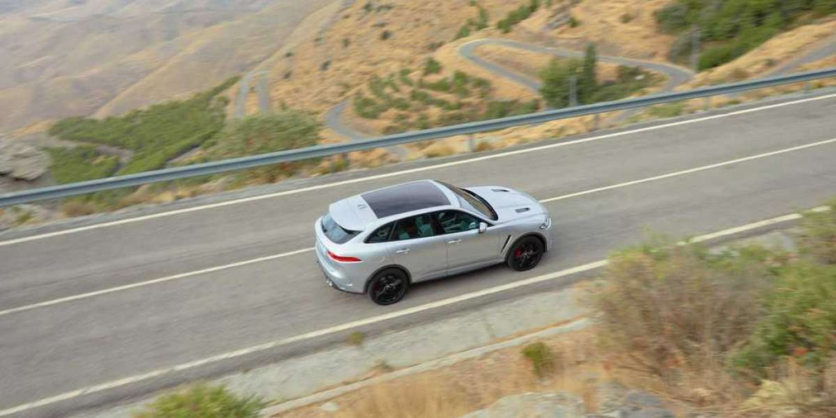 Jaguar F-PACE nổi bật dưới ống kính của Canon EOS C500 Mark II